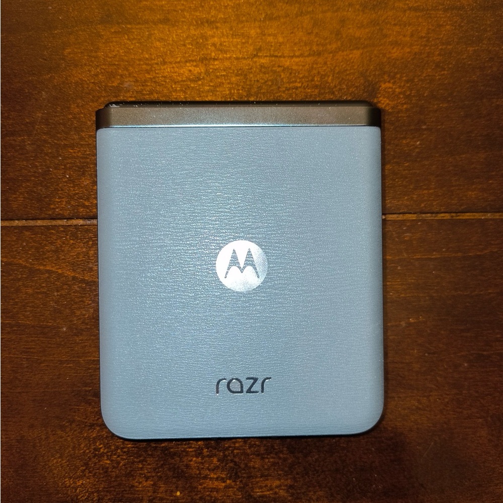 ‼️SOLD‼️Motorola Razr 40 (2023) Flip Phone 128gb - Sage Green UNLOCKED
